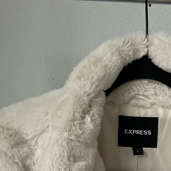 Oversized Faux Fur Coat Size L - Picture 5 of 5